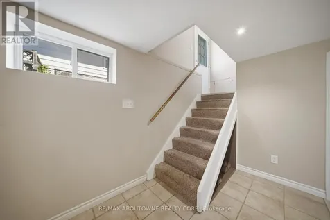 253 Maurice Drive Oakville (co Central) ON L6K 2X2