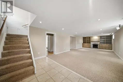 253 Maurice Drive Oakville (co Central) ON L6K 2X2
