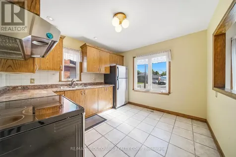 253 Maurice Drive Oakville (co Central) ON L6K 2X2