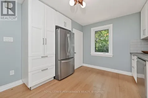 140 Begonia Avenue Ottawa ON K1H 6E4