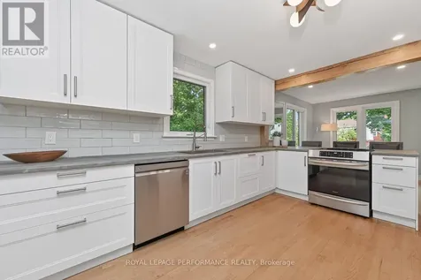140 Begonia Avenue Ottawa ON K1H 6E4
