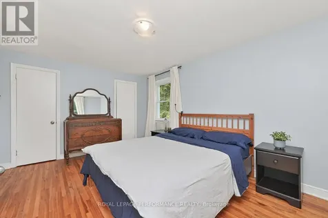 140 Begonia Avenue Ottawa ON K1H 6E4