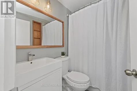140 Begonia Avenue Ottawa ON K1H 6E4