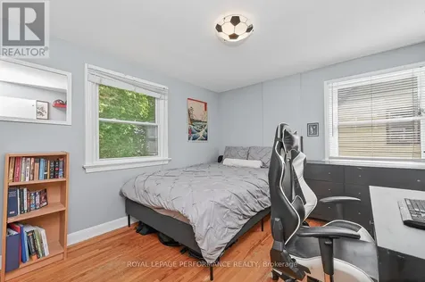 140 Begonia Avenue Ottawa ON K1H 6E4