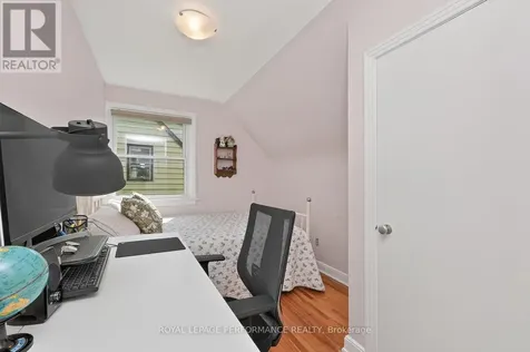 140 Begonia Avenue Ottawa ON K1H 6E4