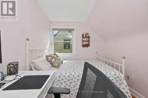 140 Begonia Avenue Ottawa ON K1H 6E4