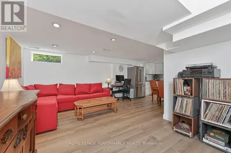 140 Begonia Avenue Ottawa ON K1H 6E4