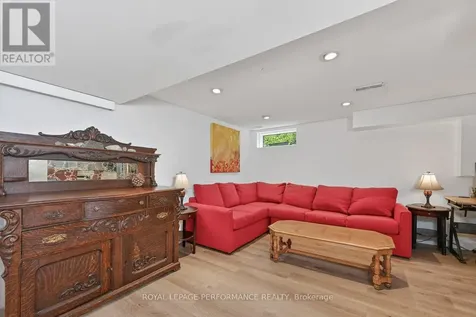 140 Begonia Avenue Ottawa ON K1H 6E4