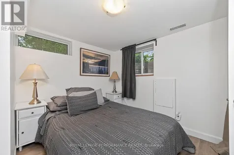 140 Begonia Avenue Ottawa ON K1H 6E4