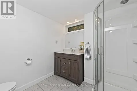140 Begonia Avenue Ottawa ON K1H 6E4