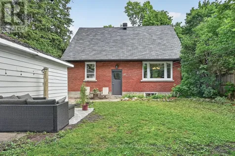140 Begonia Avenue Ottawa ON K1H 6E4