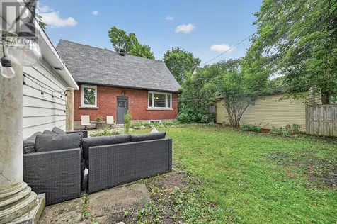 140 Begonia Avenue Ottawa ON K1H 6E4