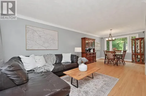 140 Begonia Avenue Ottawa ON K1H 6E4