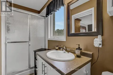 275 Eric Czapnik Way Ottawa ON K1E 0B4