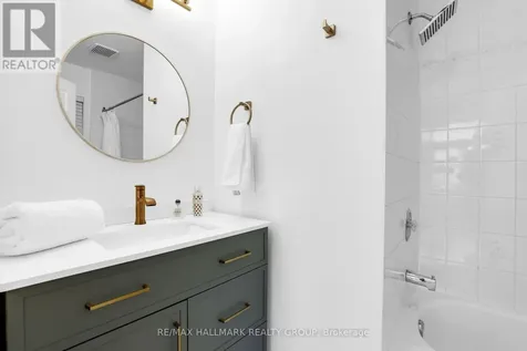 29 Thornton Avenue Ottawa ON K1S 2R8
