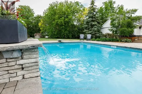 42 Lockhart Road Collingwood ON L9Y 2L3