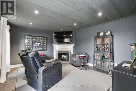 42 Lockhart Road Collingwood ON L9Y 2L3