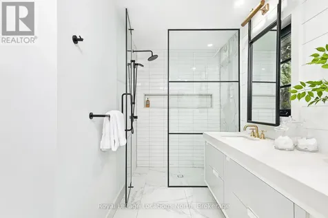 42 Lockhart Road Collingwood ON L9Y 2L3