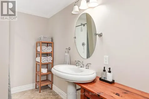 42 Lockhart Road Collingwood ON L9Y 2L3