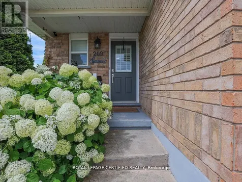 209 Briarmeadow Drive Kitchener ON N2A 4C5