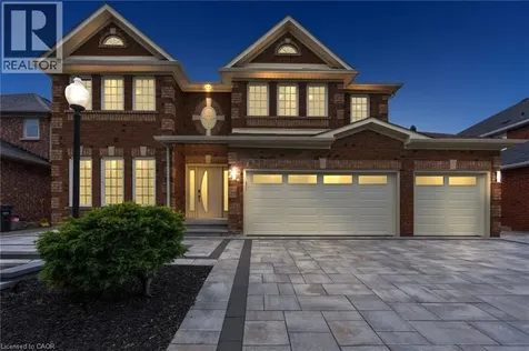 6872 Round Leaf Court Mississauga ON L5N 6X6