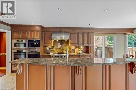 6872 Round Leaf Court Mississauga ON L5N 6X6
