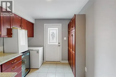 6872 Round Leaf Court Mississauga ON L5N 6X6