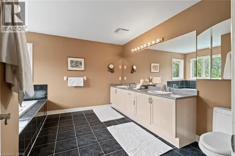 6872 Round Leaf Court Mississauga ON L5N 6X6
