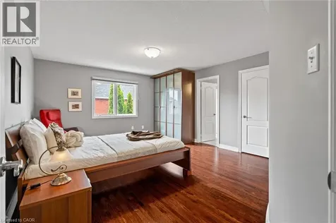 6872 Round Leaf Court Mississauga ON L5N 6X6