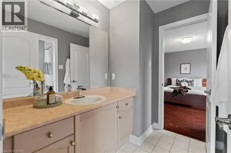 6872 Round Leaf Court Mississauga ON L5N 6X6