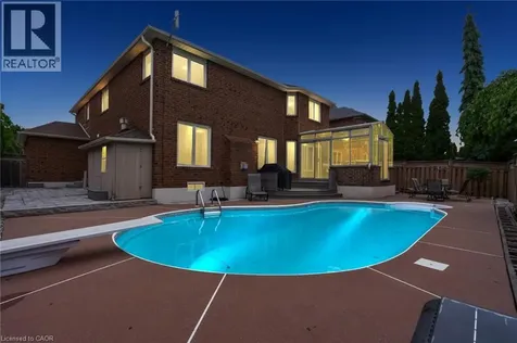 6872 Round Leaf Court Mississauga ON L5N 6X6