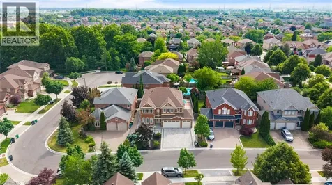 6872 Round Leaf Court Mississauga ON L5N 6X6