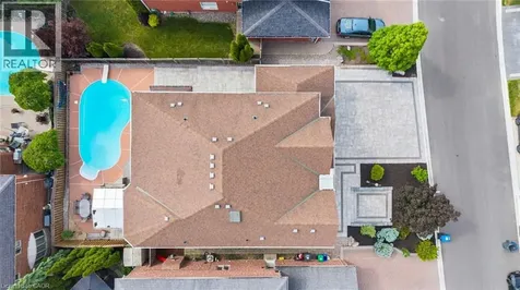 6872 Round Leaf Court Mississauga ON L5N 6X6
