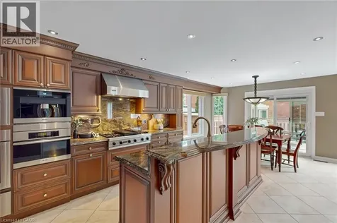 6872 Round Leaf Court Mississauga ON L5N 6X6