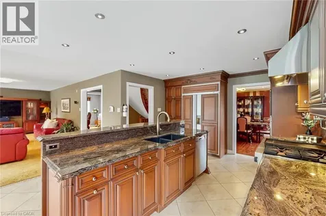 6872 Round Leaf Court Mississauga ON L5N 6X6