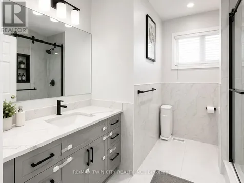 212 Colton Circle Kitchener ON N2A 4K2