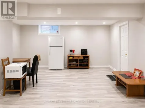 212 Colton Circle Kitchener ON N2A 4K2