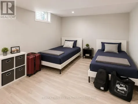 212 Colton Circle Kitchener ON N2A 4K2