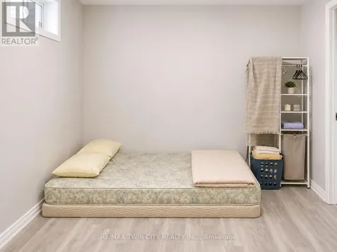 212 Colton Circle Kitchener ON N2A 4K2