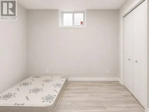 212 Colton Circle Kitchener ON N2A 4K2