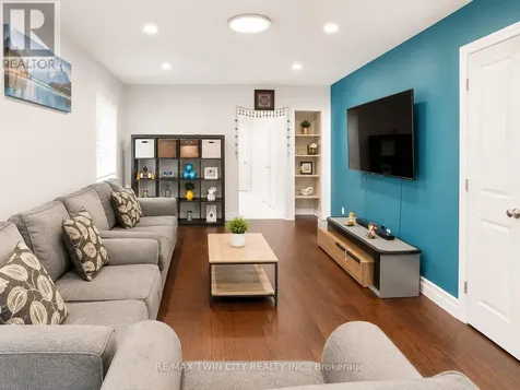 212 Colton Circle Kitchener ON N2A 4K2