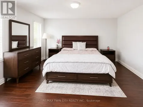 212 Colton Circle Kitchener ON N2A 4K2