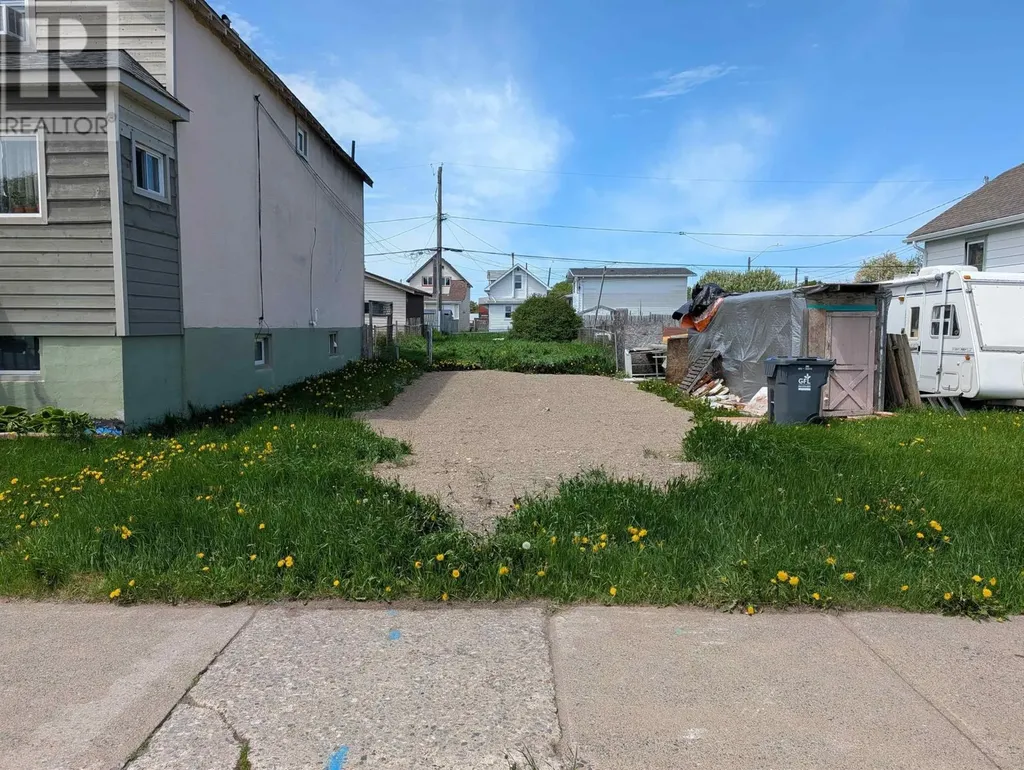833 Mcintosh Street Thunder Bay ON P7C 3A7