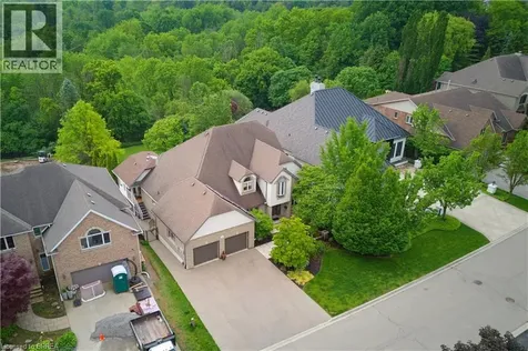 114 Jerome Park Drive Dundas ON L9H 6H3