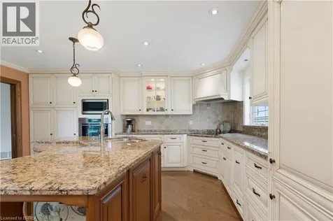 114 Jerome Park Drive Dundas ON L9H 6H3