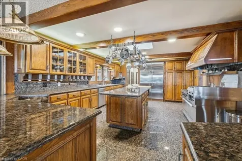 7 Lakegate Drive Stoney Creek ON L8E 3T7