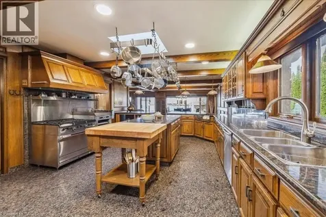 7 Lakegate Drive Stoney Creek ON L8E 3T7