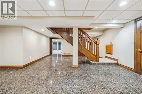 7 Lakegate Drive Stoney Creek ON L8E 3T7