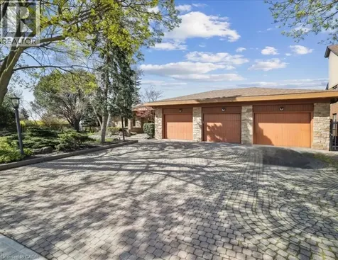 7 Lakegate Drive Stoney Creek ON L8E 3T7