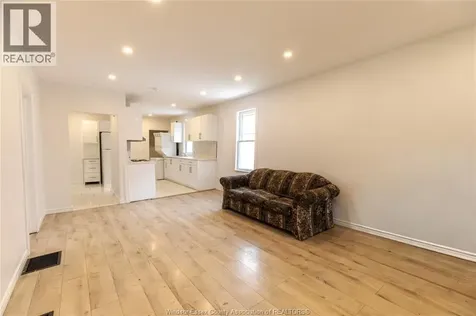 1025 Curry Windsor ON N9B 2A6